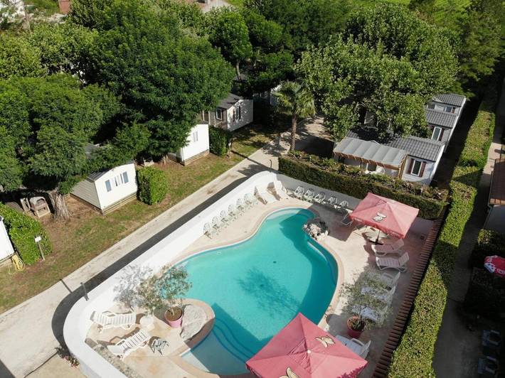 Camping pour 4 personnes, avec Terrasse et Piscine à Salavas