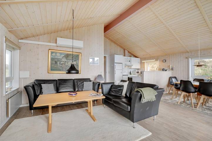 Beautiful home in Thisted w/ Sauna, WiFi and 3 Bedrooms in Klitmøller, Thy Nationalpark