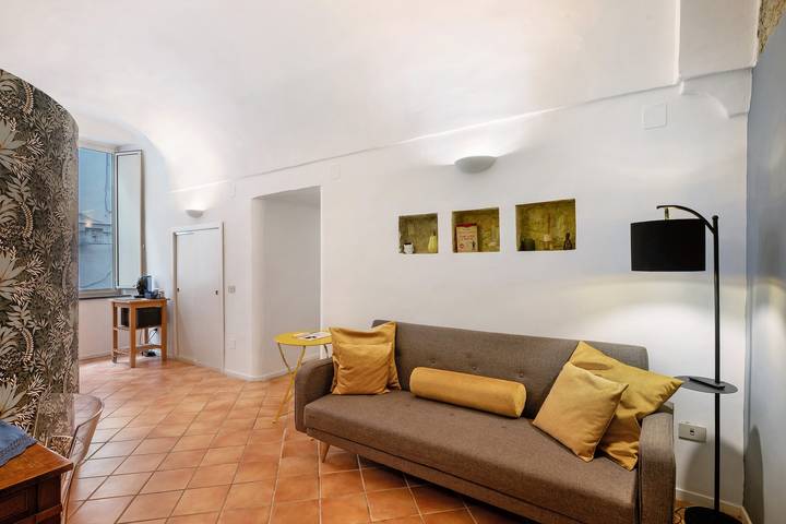 Apartamento entero, Apartamento 'Deliziosa Casetta A Napoli' con balcón, Wi-Fi y aire acondicionado in Nápoles, Provincia de Nápoles