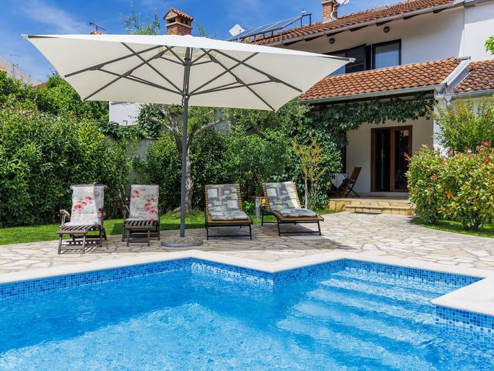Casa vacanza per 4 persone, con giardino e terrazza in Rovigno