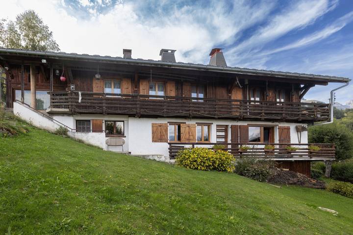 Apartamento entero, Apartamento 'La Charbonnière 2' con vistas a la montaña, terraza privada y Wi-Fi in Cordón, Pays du Mont-Blanc