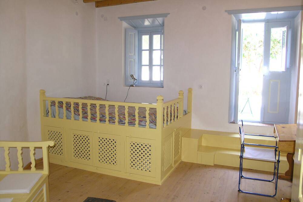Traditional House with Garden in Historic Town by Jj Hospitality- in Patmos Ciudad, Archipiélago del Dodecaneso