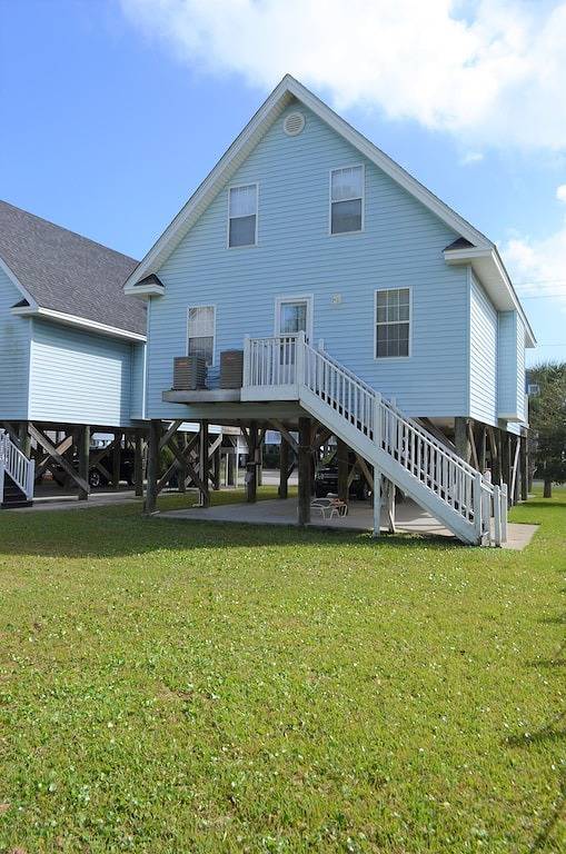 Vacation rental for 12 people, with pets in Surfside Beach