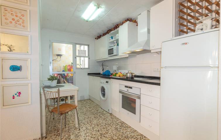 Ganze Ferienwohnung, Appartement am Strand mit Terrasse & A/C in Torrevieja Centre, Torrevieja