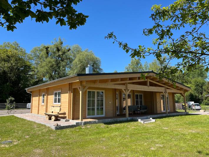 Ferienhaus für 6 Personen, mit Balkon und Terrasse sowie Garten in Eggesin