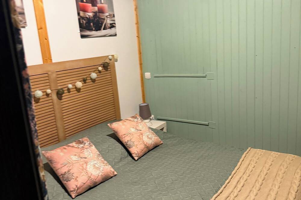 Chalet N°70 tout équipé avec vue le Lac de la Dathée in Saint-Germain-de-Tallevende-la-Lande-Vaumont, Région de Vire
