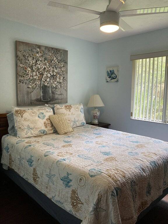 Stilt home close to Macraes, city dock, Wild Life Park. in Homosassa, Citrus County