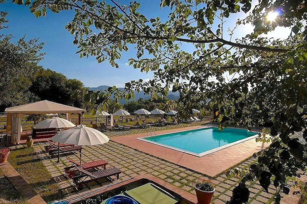 Casa Fronda A: A graceful apartment that is part of an ancient country house situated at a short distance from the shores of Lake Piediluco, with Free Wi-Fi. in Terni, Valnerina