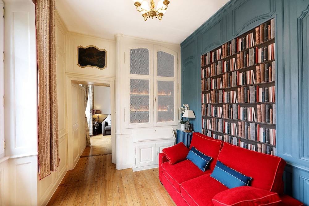 Entire apartment, Completely renovated studio for 4, downtown Salins Les Bains with garden in Salins-les-Bains, Jura