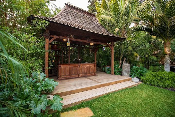 Vacation rental for 6 people, with yard and balcony as well as pool in Montecito