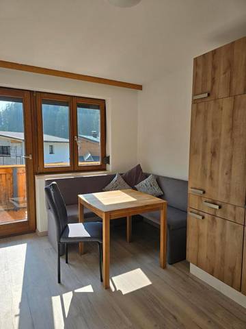 Gîte pour 2 personnes, avec vue ainsi que jardin et terrasse, animaux acceptés à Bach