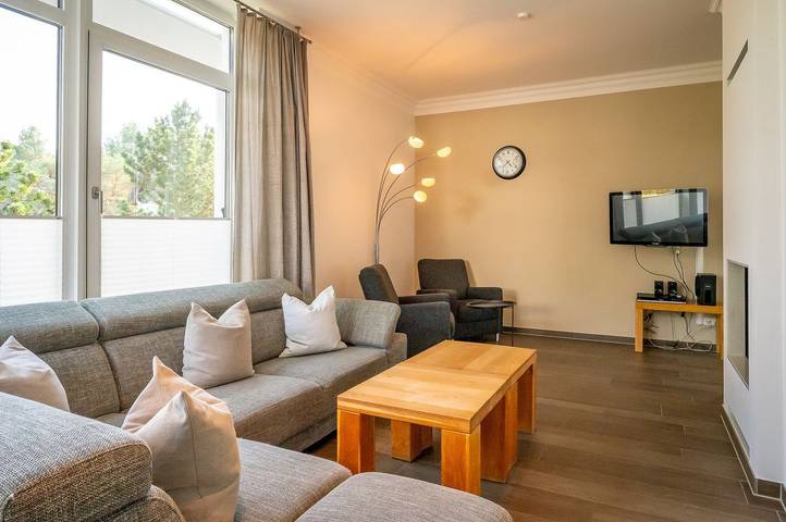 Komfortables, großes Ferienhaus in Karlshagen mit Sauna in Strandnähe in Karlshagen, Usedomer Norden
