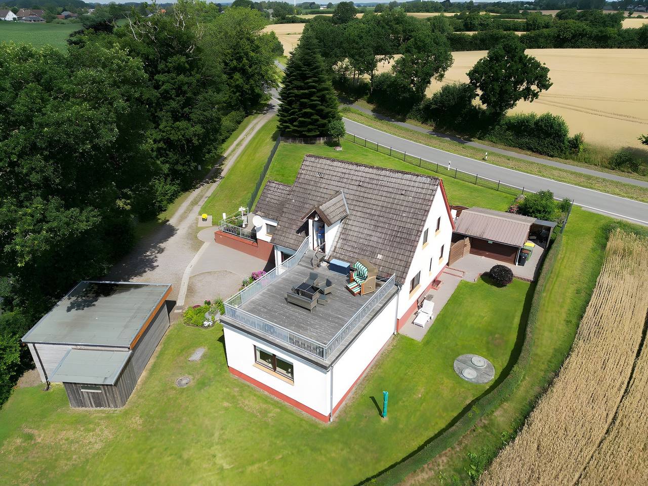 Ganze Wohnung, Apartment „Mit Weitblick“ mit privater Terrasse und Wlan in Kiesby, Boren