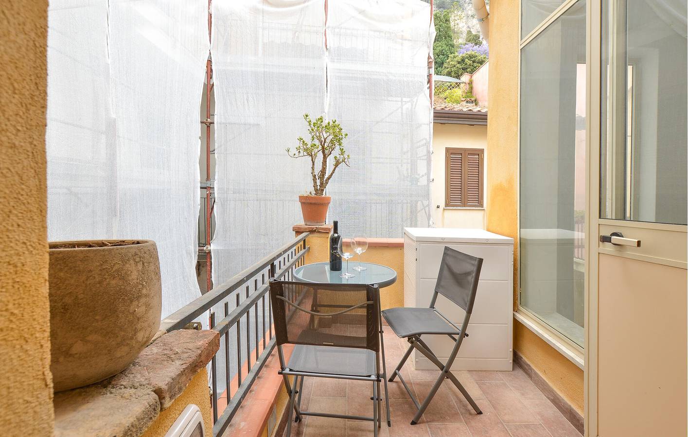 Apartamento vacacional entero, Acogedor apartamento junto a la playa con aire acondicionado y WiFi - 1 km de la playa in Taormina, Provincia de Messina