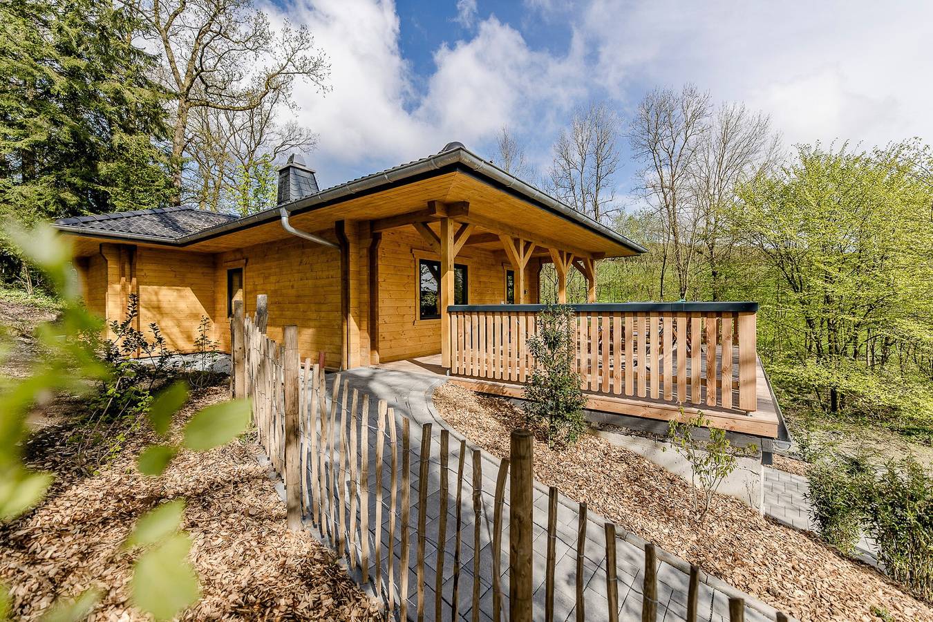Casa de vacaciones 'Blockhaus 2' con terraza, chimenea y wifi in Eslohe, Hochsauerlandkreis