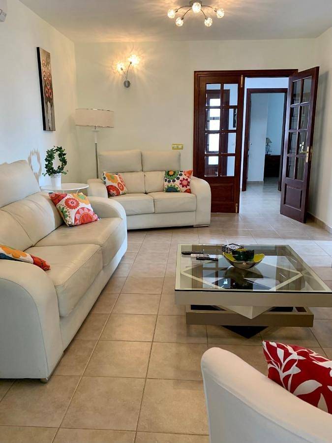 Chalet para 5 personas, con jacuzzi y piscina además de piscina para niños y jardín en Lanzarote - 4