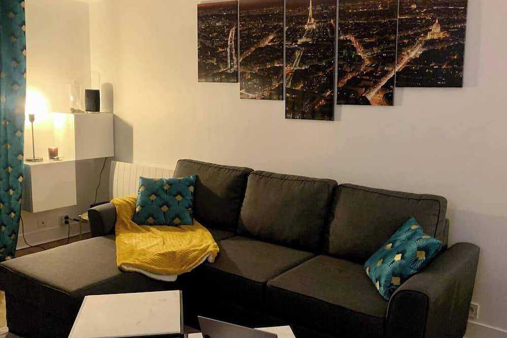 Entire apartment, 40 M² apartment with private parking (quiet, secure residence) in Nanterre, Hauts-de-Seine
