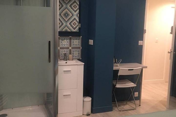 La chambre des Secrets -N°1/3- option Espace Détente Spa Privé et Massages in Boucau, Région de Bayonne