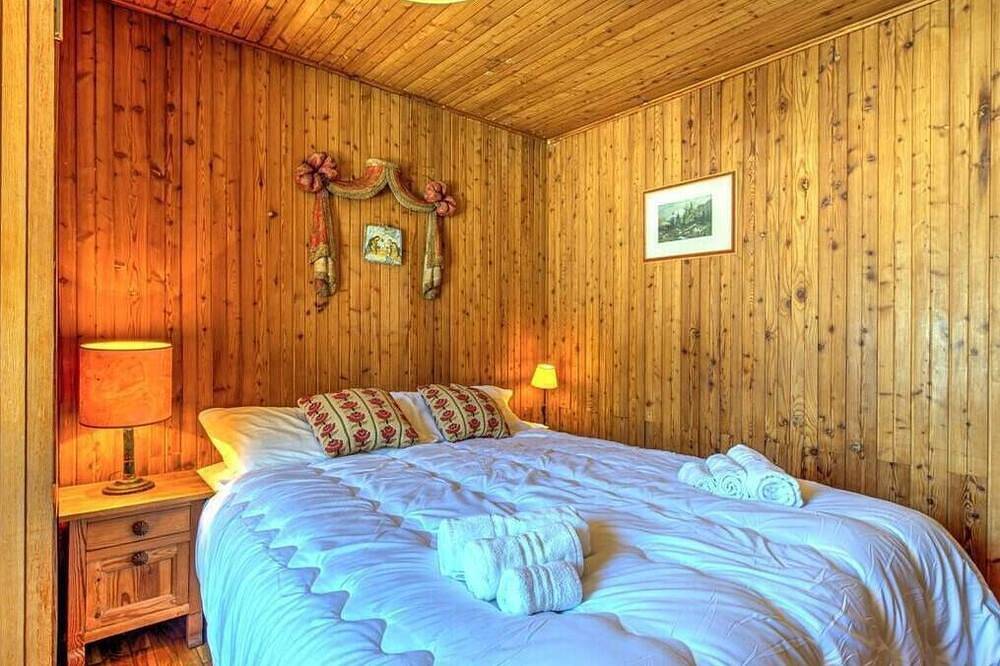 Entire apartment, Maison Rose - Mountain View & Parking in Courmayeur, Wallisian Alps
