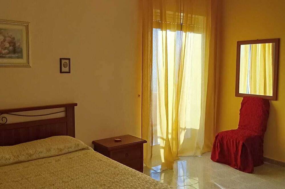 Country house set in a peaceful valley 20 minutes from the city of Agrigento. in Santa Elisabetta, Province de Agrigento