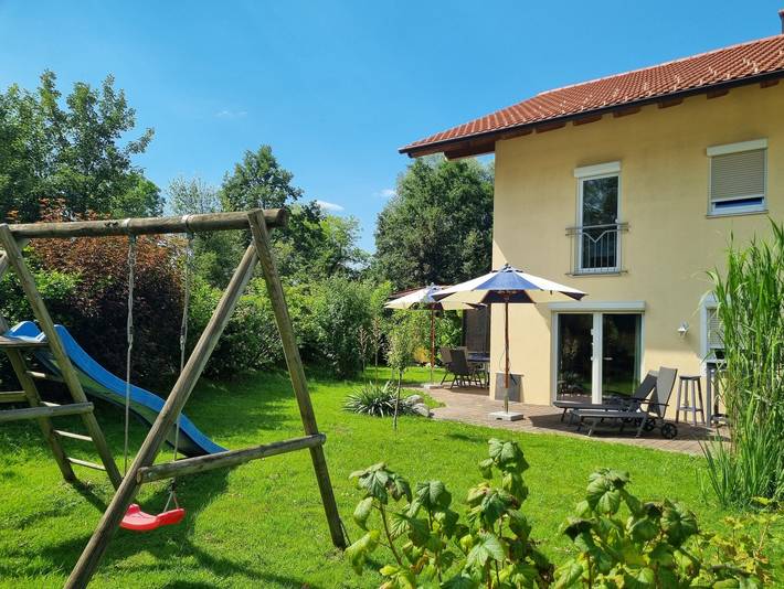Ferienwohnung für 5 Personen, mit Terrasse und Garten in Übersee