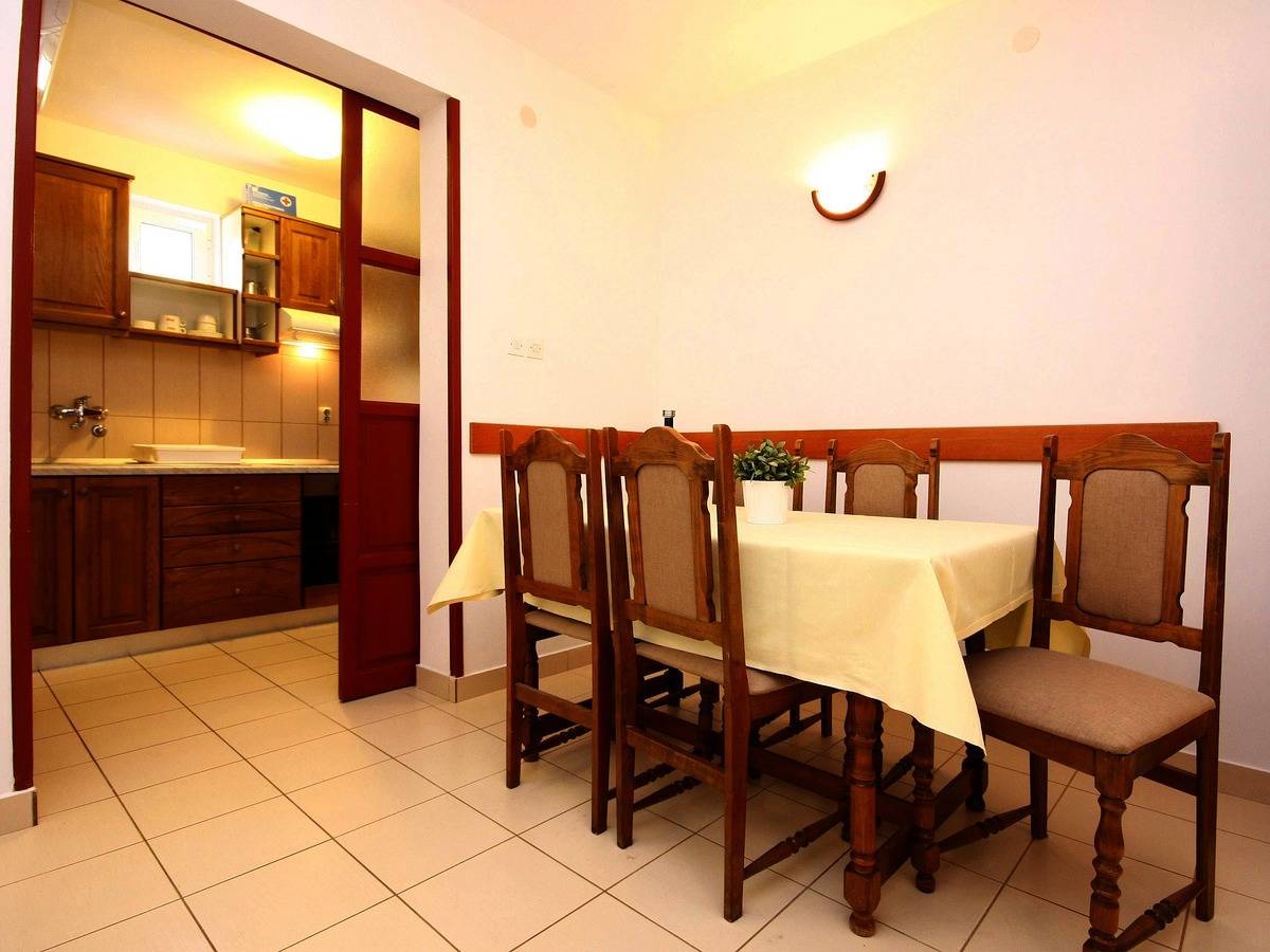 Geheel appartement, Vakantieappartement voor 5 personen met balkon/terras in Rogoznica, Šibenik-Knin