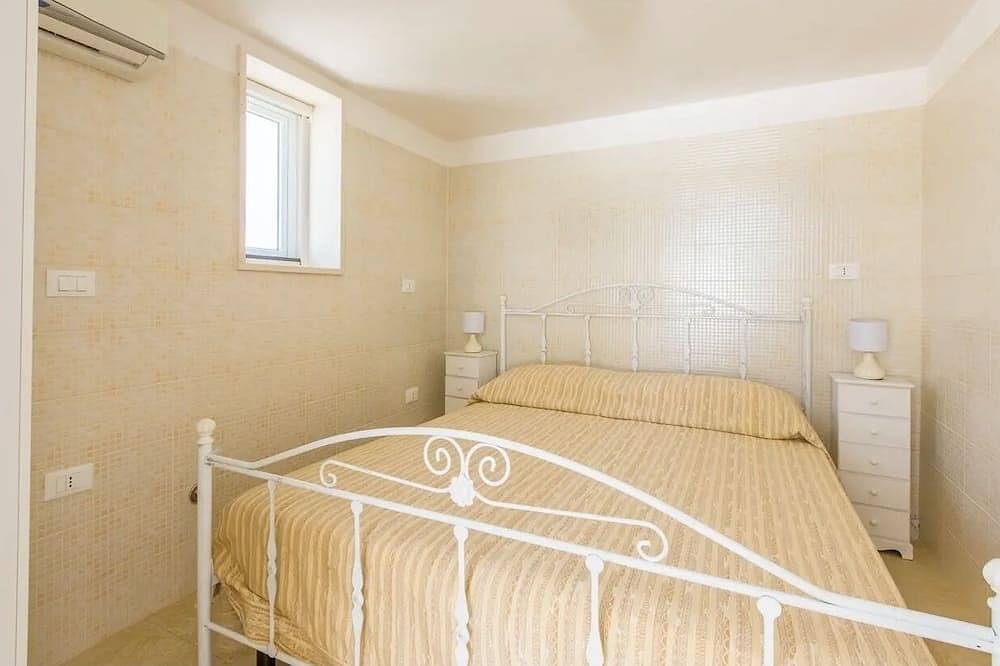 Swan villa with private pool, absolute privacy in Pantanagianni, Torre Santa Sabina