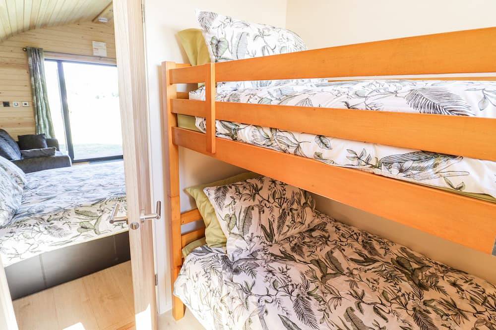 Ailsa Craig, pet friendly, character holiday cottage in Great Witley in Worcestershire