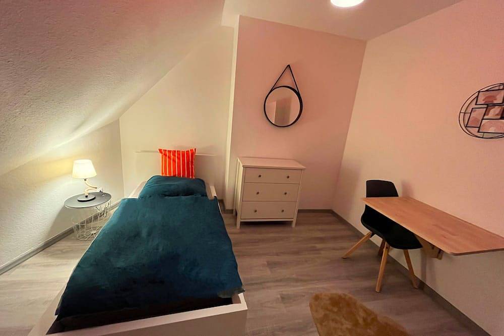 Entire apartment, Cozy duplex apartment 74m², top-notch amenities, balcony, garage & parking space in Essen, Ruhr district