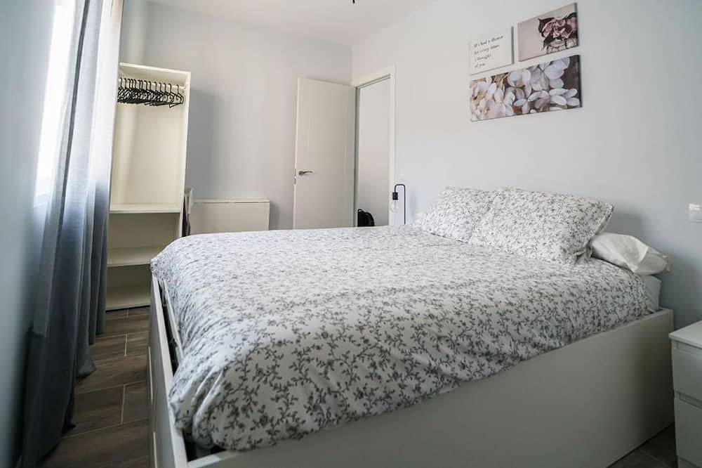 Entire apartment, Apartment Las Cigüeñas in Alcalá de Henares, Madrid Province