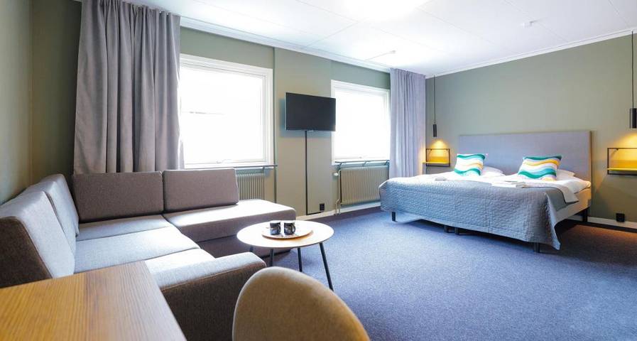 Hotell för 3 Personer, med pool samt bubbelpool och trädgård och terass på Höga kusten