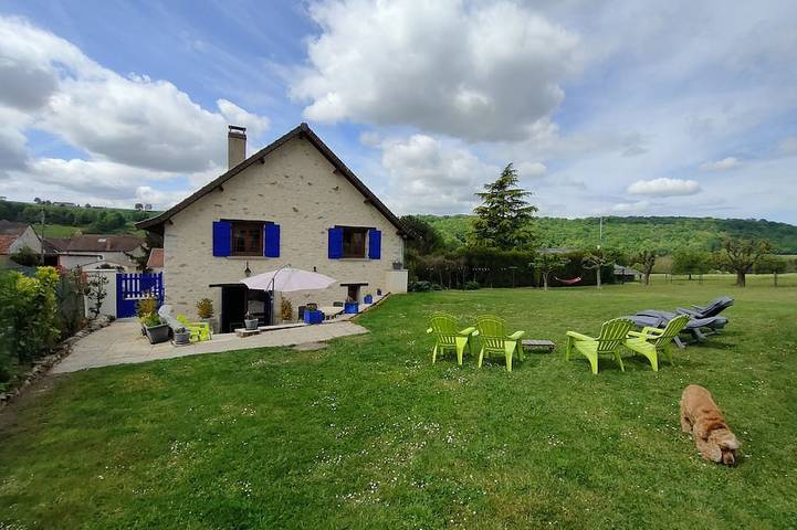 Gîte pour 5 personnes, avec terrasse et jardin, animaux acceptés