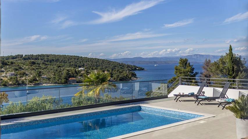 Villa pour 8 personnes, avec piscine et balcon ainsi que jacuzzi et jardin dans Šolta
