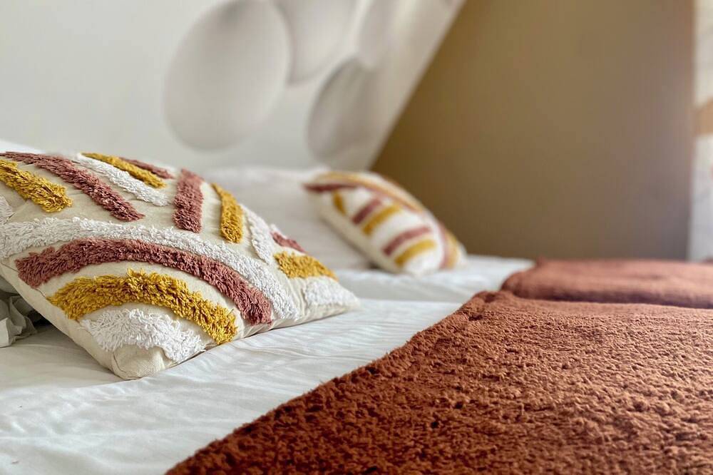 Apartamento entero, Villa Medena - All-comfort stay + jacuzzi - Rated 3*. in Mayenne (desambiguación)