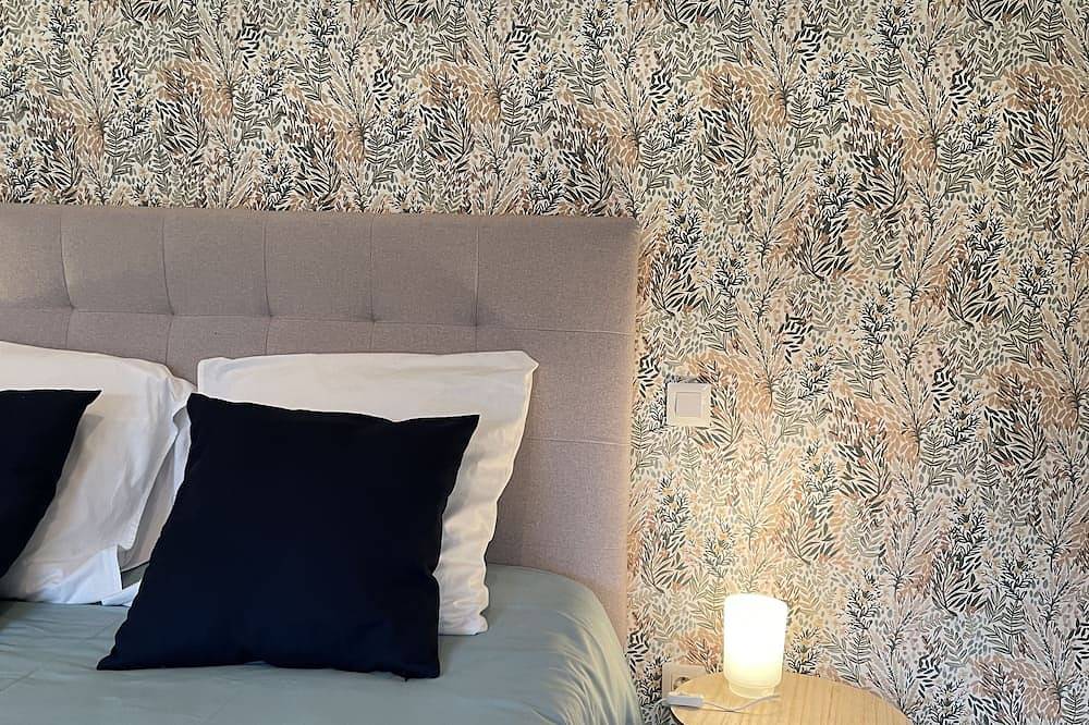 Stone farmhouse for 4 people with heated swimming pool in Trélévern, Rosa Granitküste