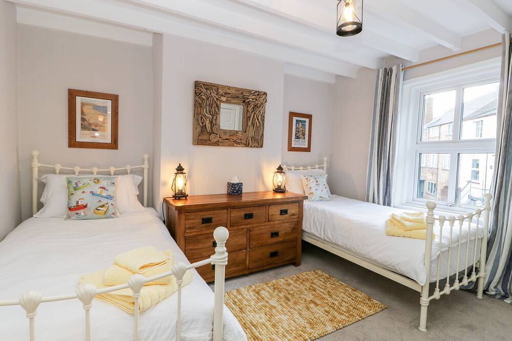 Rosie Cottage, pet friendly, character holiday cottage in Hunmanby in North Yorkshire