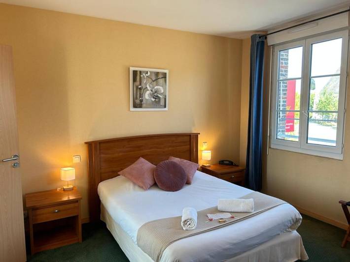 Hôtel pour 2 personnes, avec sauna ainsi que jardin et jacuzzi, adapté aux familles à Épaignes - 2