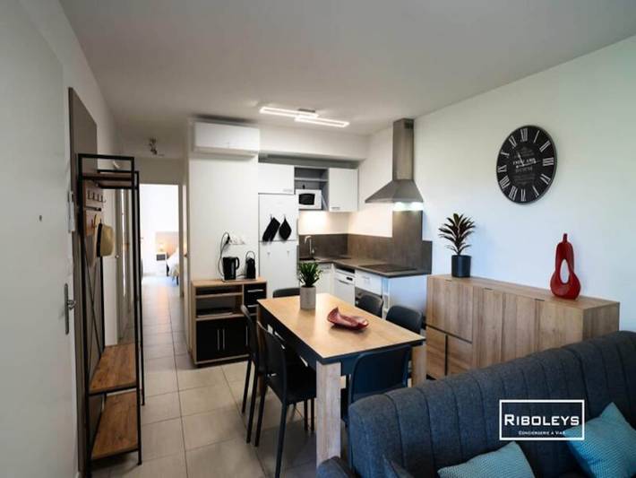 Gîte pour 6 personnes, avec terrasse et piscine dans Plage de la Farinette - 4