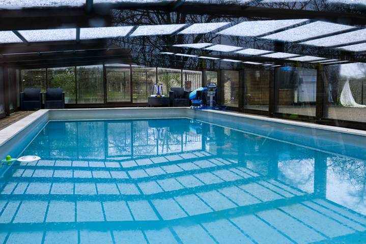 Gîte pour 10 personnes, avec jardin et terrasse ainsi que piscine et jacuzzi, animaux acceptés