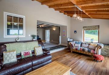 Holiday Home for 10 People in South-Wales, Carmarthenshire, Photo 3