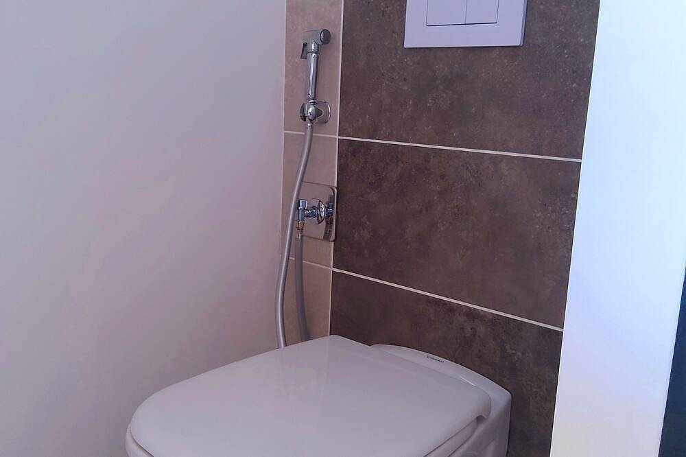 Entire apartment, Romytt Suite3* Whole apartment, shared pool, air-conditioned, 28m2 in Saint-Quentin-la-Poterie, Nimes region