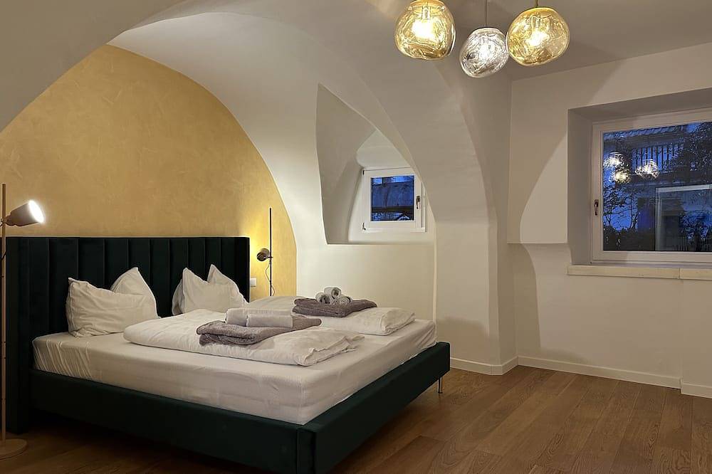Luxury mediterranean suite, with private garden in Centro-Piani-Rencio, Bolzano