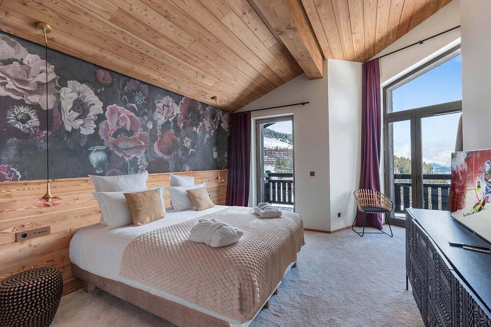 Entire apartment, New Ski-In/Ski-Out Duplex Apartment with Pool and Spa in Courchevel 1850 in Courchevel 1850, Saint-Bon-Tarentaise