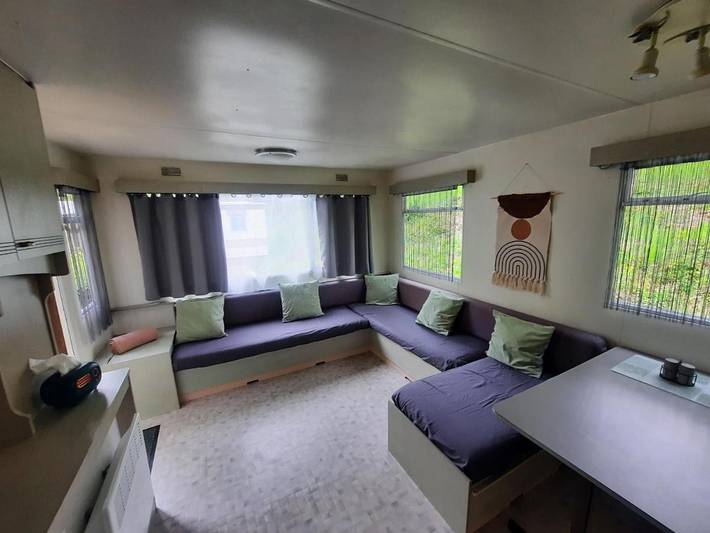 Camping pour 4 personnes, avec Terrasse ainsi que Bassin pour enfant et Piscine