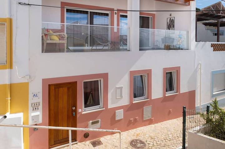 Ferienhaus für 6 Personen, mit Balkon und Garten in Salema