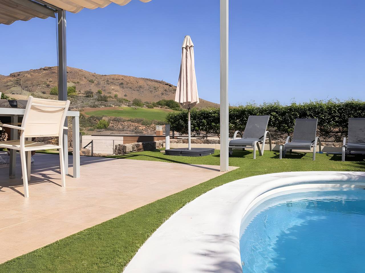 Villa vacacional 'Sunset Oasis' con piscina privada, Wi-Fi y aire acondicionado in Salobre, San Bartolomé de Tirajana