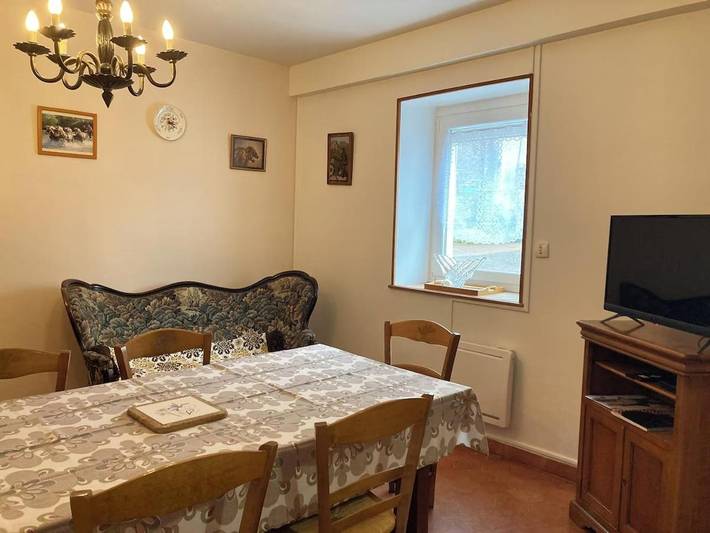 Location de vacances pour 5 personnes, avec vue ainsi que jardin et terrasse à Nantoux - 3