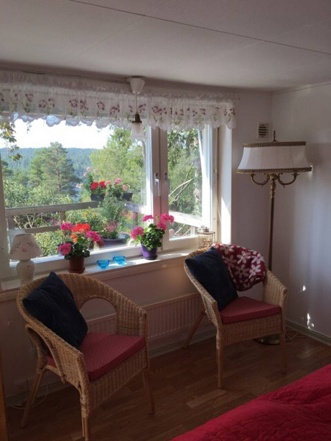 Reizendes Ferienhäuschen am Hang mit Meerblick bei Stockholm mit Internet in Tyresö, Schwedische Ostsee