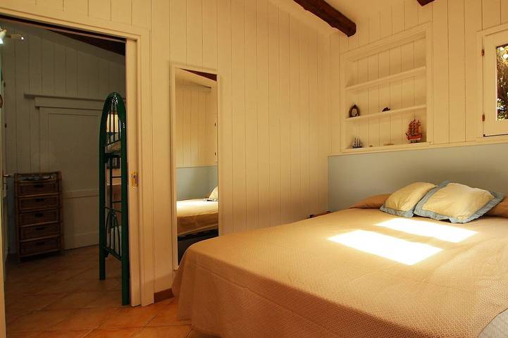 Location de vacances pour 5 personnes, avec jardin ainsi que piscine et terrasse, animaux acceptés à Campofelice di Roccella - 3