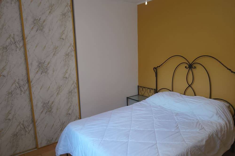 Riad Provençale, with swimming pool, near a village located between sea and mountains. in Pertuis, Regionaler Naturpark Luberon